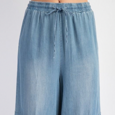 Chambray Wide Leg Capri Pant