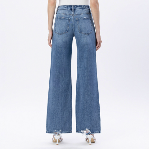 Resounding Distress Jeans