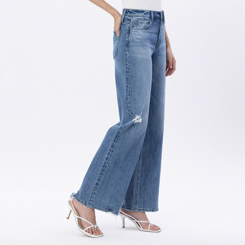 Resounding Distress Jeans